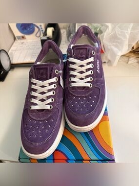Lazo unisex Hypernova Cartwheel purple Sneakers size 8.5 women’s/7 men’s